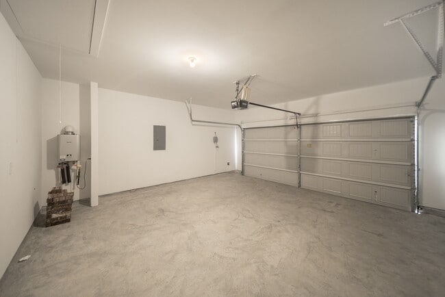 Building Photo - 1728 Daylight Lk Dr