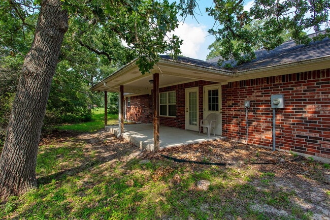 Building Photo - Charming Countryside 2-Bed Oasis with Cozy Fireplace on Clay Pit Road
