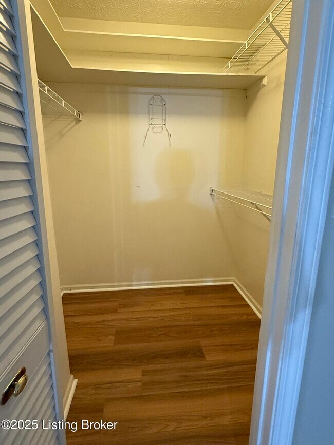 Building Photo - 10305 Trotters Pointe Dr