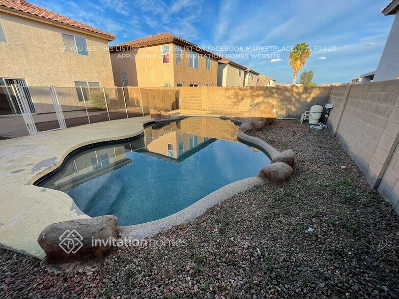 Building Photo - 11239 W Roma Ave