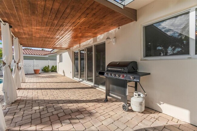 Building Photo - 1478 NE 57th St