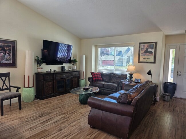 Building Photo - 1730 Terrace Heights Ln