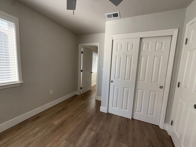 Building Photo - 3 Bed| 2 Bath | 864 SF | Private Driveway | Single Story | Tenant pays $175 monthly for WS&G