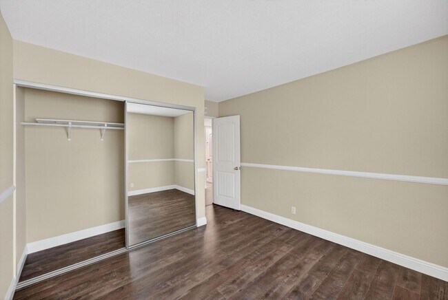 Building Photo - HUNTINGTON BEACH HOME - 1.5 Miles from the Beach