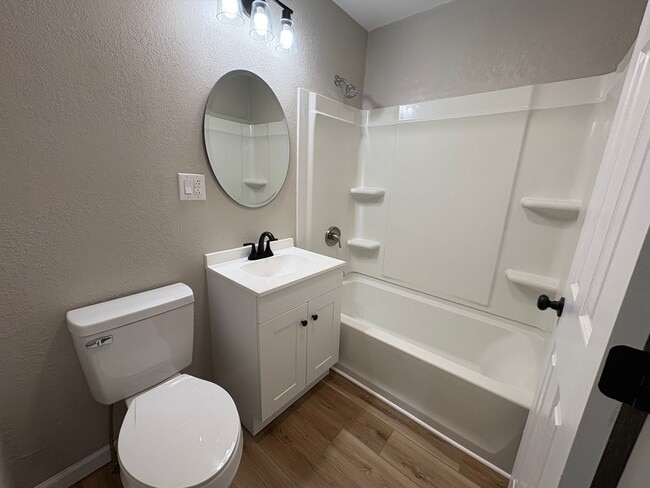 Building Photo - Don’t miss this opportunity! A Stylish Updated 4 Bedroom Home That’s Ready for You to Move Right In!