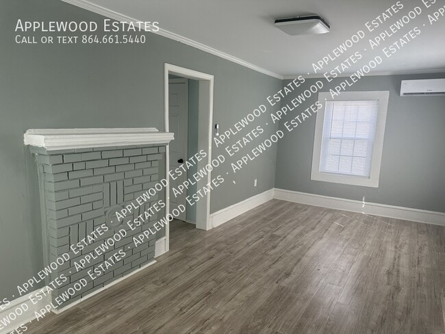 Building Photo - 105 Cabin St