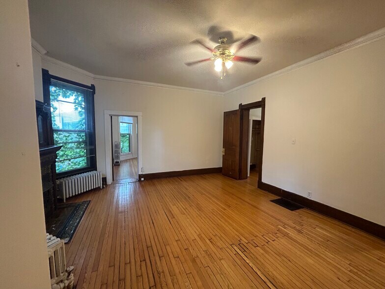 Building Photo - 319 N Pinckney St