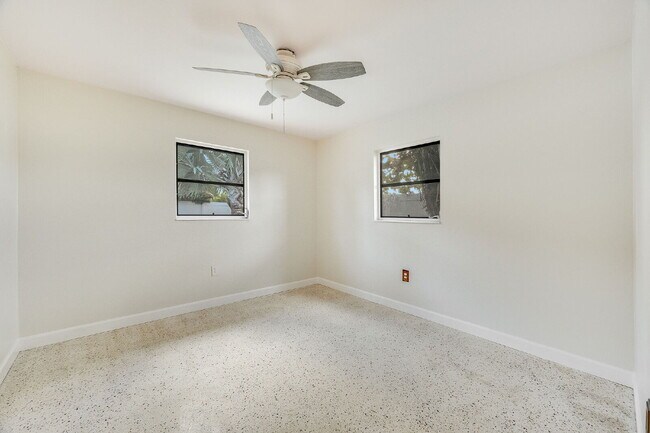 Building Photo - 5 BR/3BA pool home in Merritt Island- NO HOA!