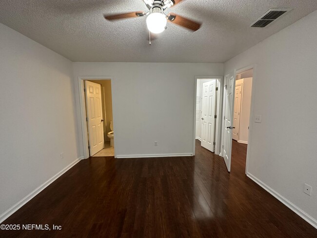 Building Photo - 4525 Shaky Leaf Ln N
