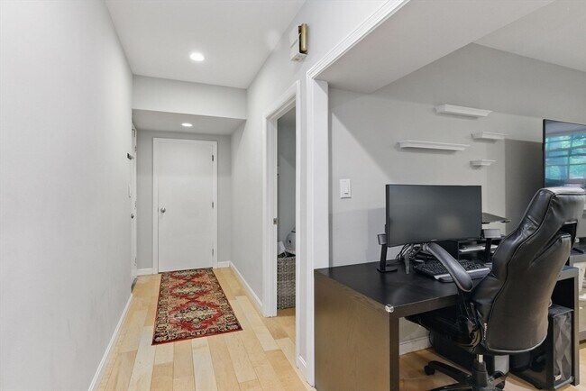 Building Photo - 240 Brattle St