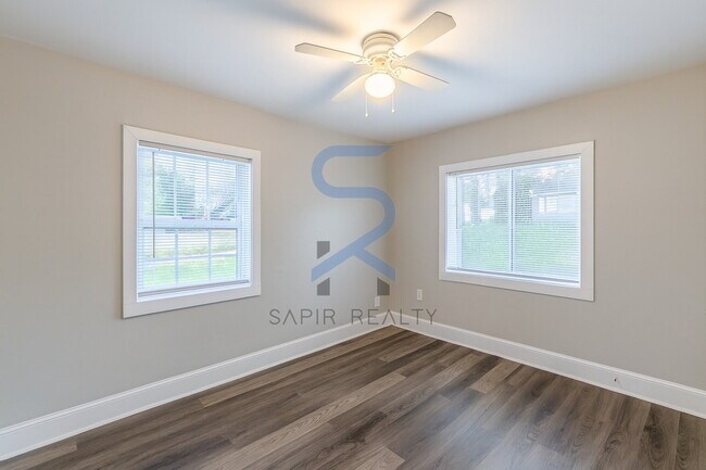 Building Photo - LIMITED-TIME OFFER! Apply today with NO APPLICATION FEE! Terms apply. Call (678) 487-7896, Option...