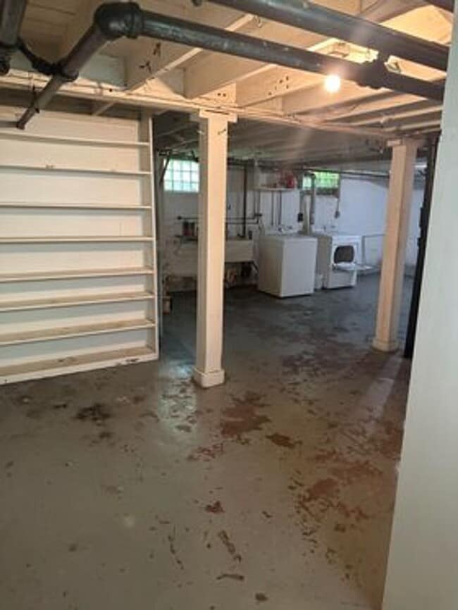 Building Photo - 630 N 16th Ave E