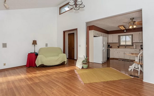 Building Photo - Spacious 4 Bedroom in Millard!!