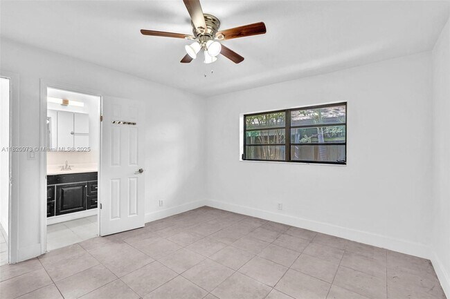 Building Photo - 1515-1517 NW 8th Ave
