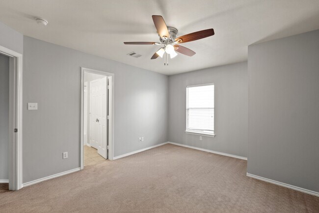 Building Photo - 5314 Schuler St