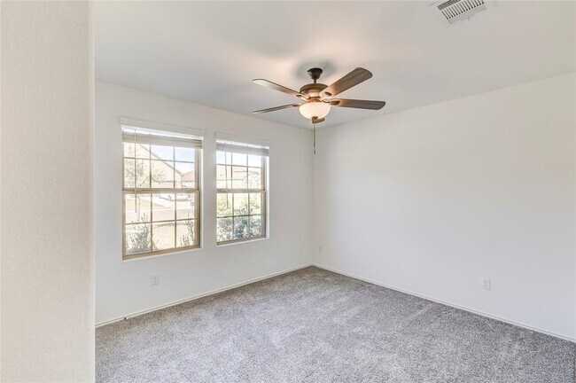 Building Photo - 730 Carol Dr