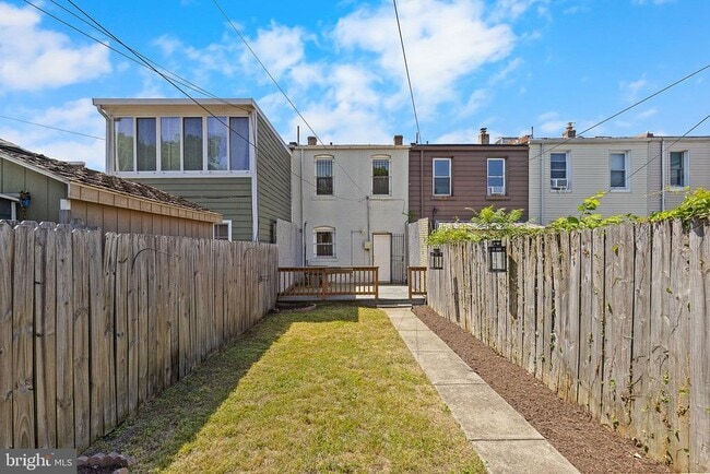 Building Photo - 1816 Rosedale St NE