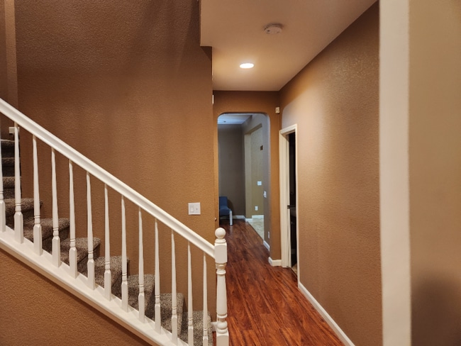 Building Photo - 1558 Hearthsong Dr