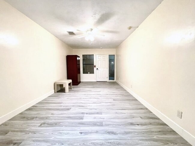 Building Photo - 8223 Bellaire Blvd