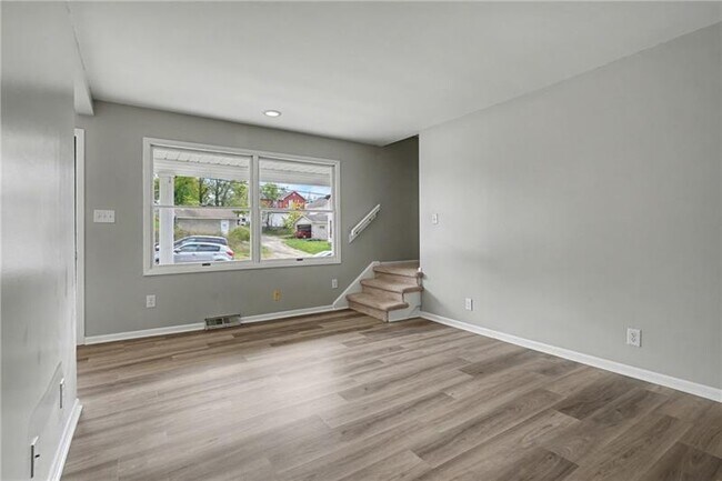 Building Photo - 841 E Lutton St