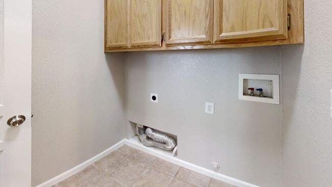 Building Photo - 3855 Saintsbury Dr