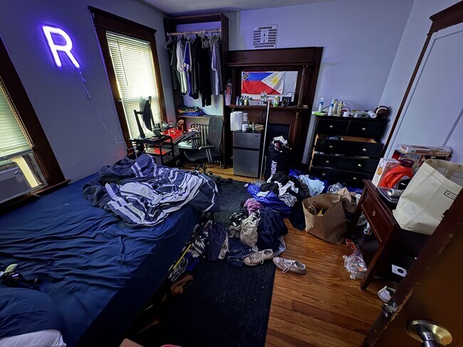 Building Photo - 61 Huntington St