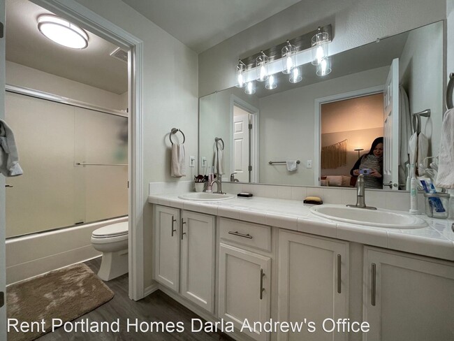 Building Photo - 3 br, 2.5 bath House - 17625 SW September Ln