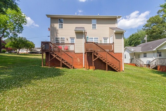 Building Photo - 101 Brookview Cir