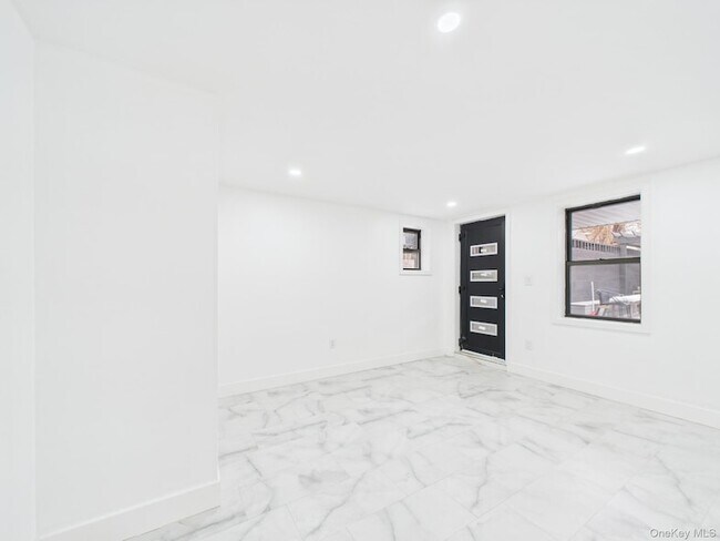 Building Photo - 1770 Pacific St