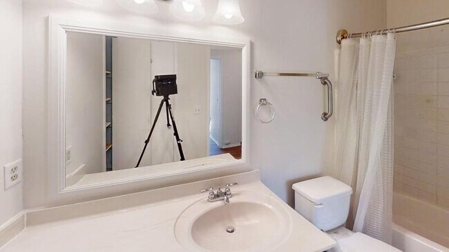 Building Photo - 2718 Glenbridge Ct