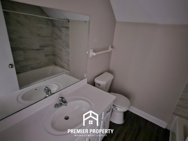 Building Photo - Spacious 3BR/2BA in 38115 | Soaring Ceilings & Floor-to-Ceiling Fireplace