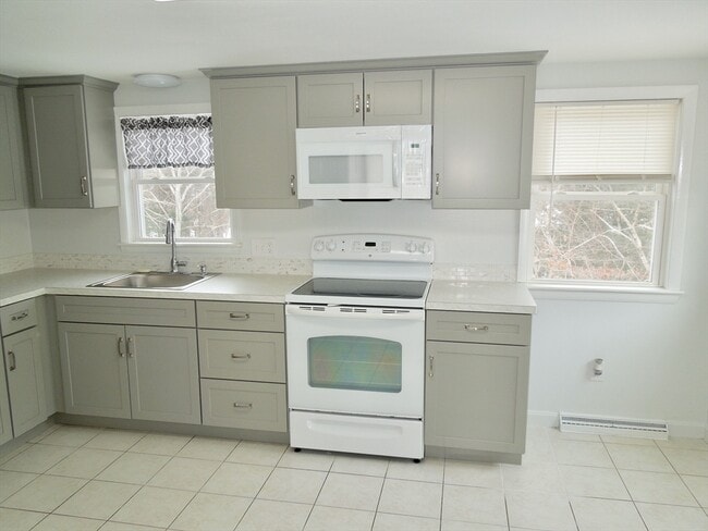 Building Photo - 75 7 Hills Rd