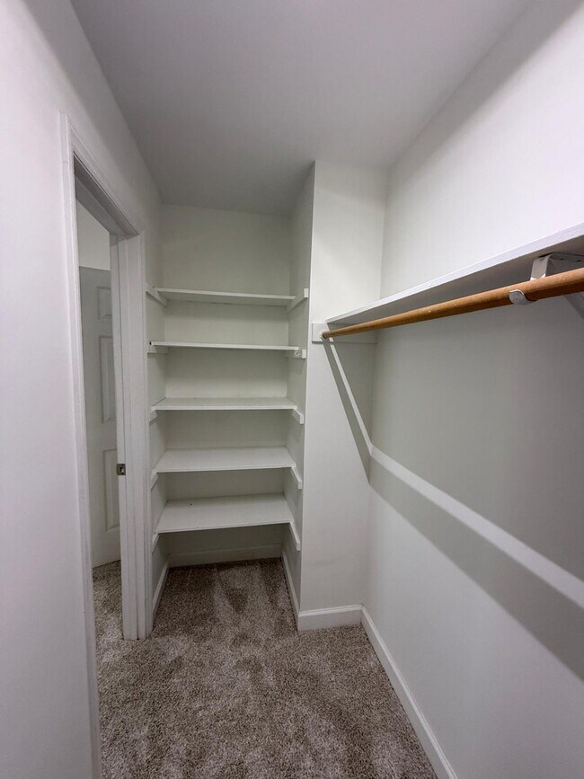 Building Photo - 305 Sugar Maple Ave