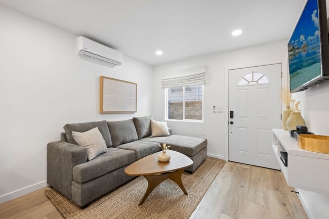 Building Photo - Newly remodeled and fully "furnished" 1 be...