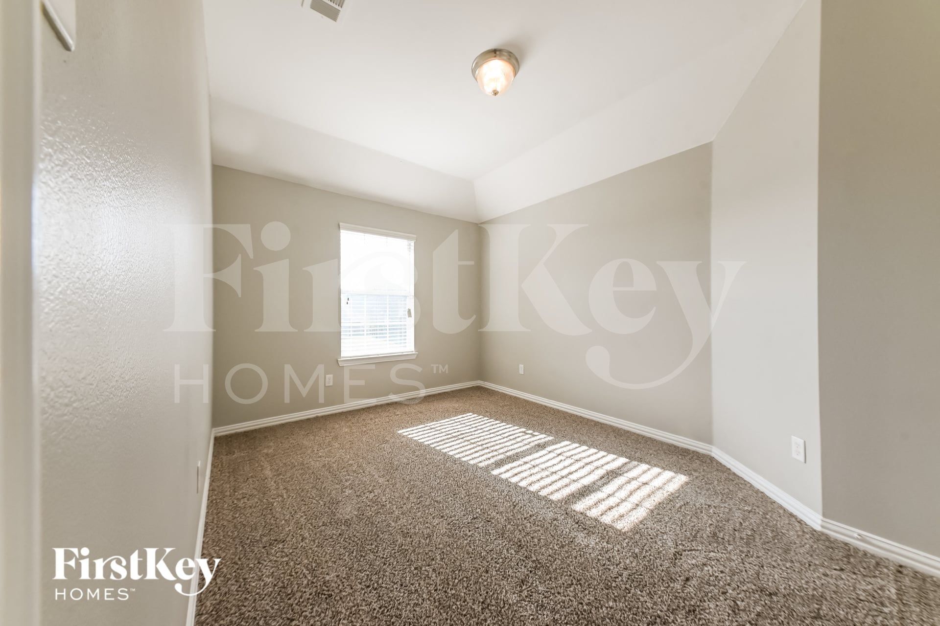 Building Photo - 3108 Silver Creek Dr