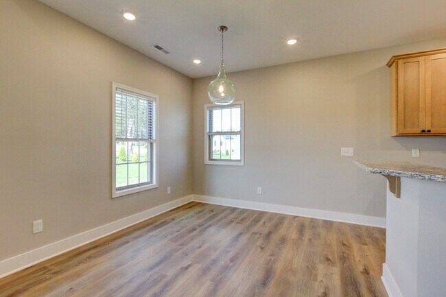 Building Photo - 102 Riverbend Dr
