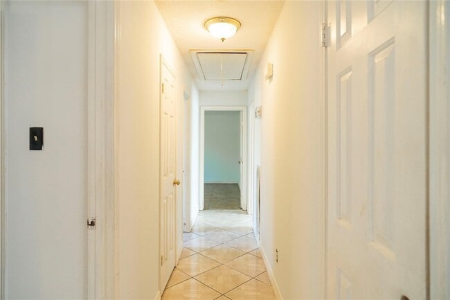 Building Photo - 12356 Newbrook Dr