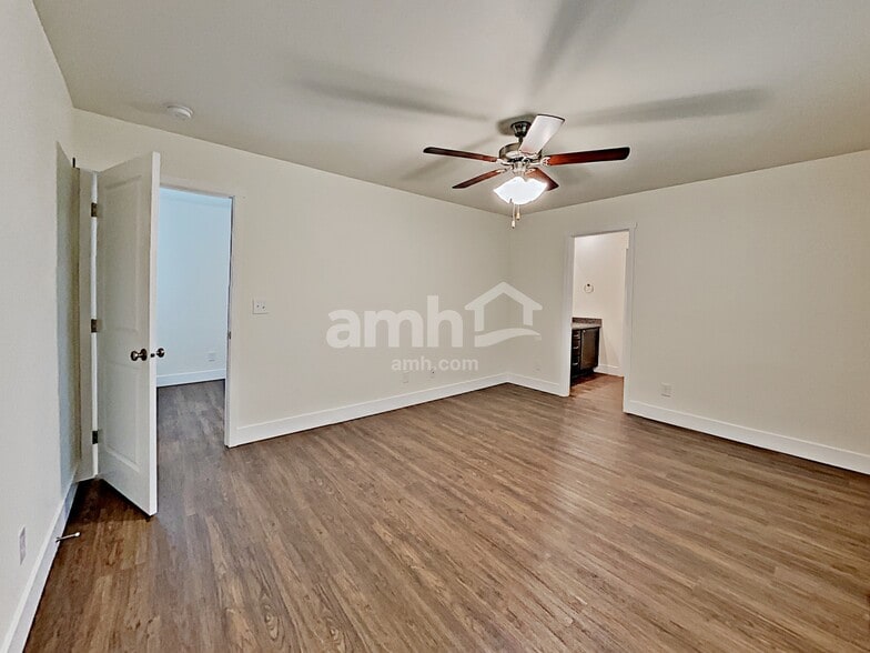 Building Photo - 2105 104th Dr SE