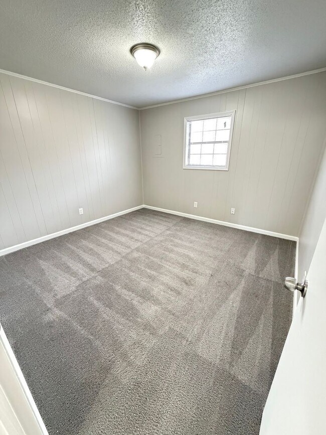 Building Photo - May Savings Are Here! Application Fee WAIVED ALL month!