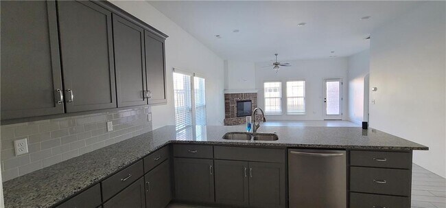 Building Photo - 5908 NW Ettie May St