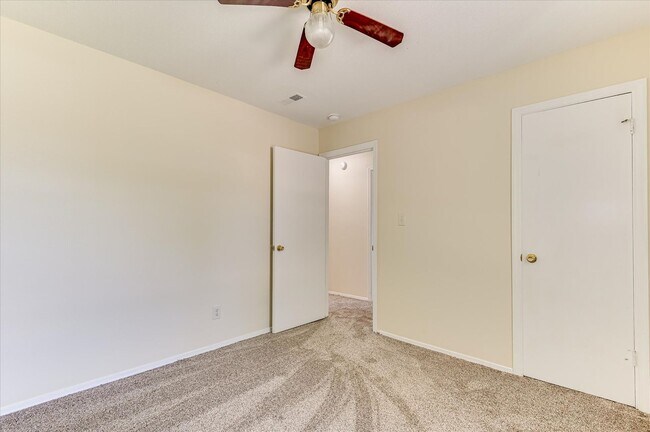 Building Photo - 4532 Hillside Dr