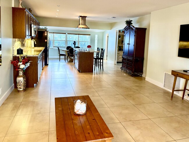 Building Photo - 5045 NE 15th Ave