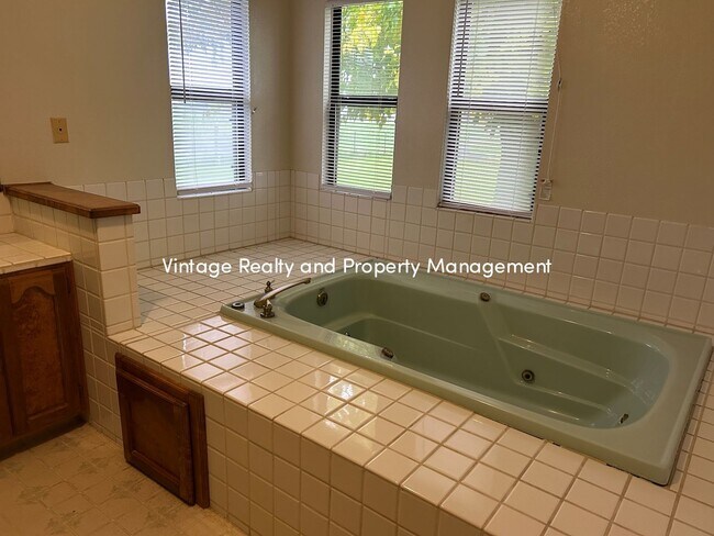 Building Photo - Available Soon!! Extra Big 5 Bedroom Country Home That You Have To See!!!