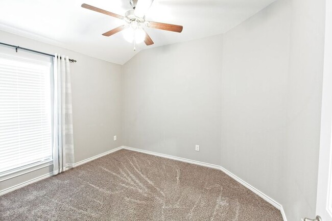 Building Photo - 1713 Cattleman St