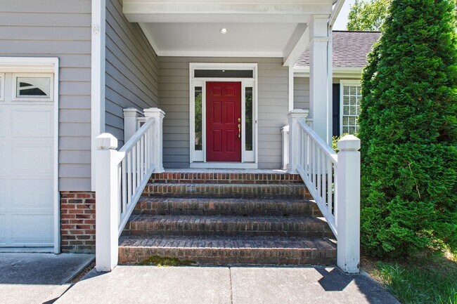 Building Photo - Move-In Ready Gem in Sought-After Dover Ridge!