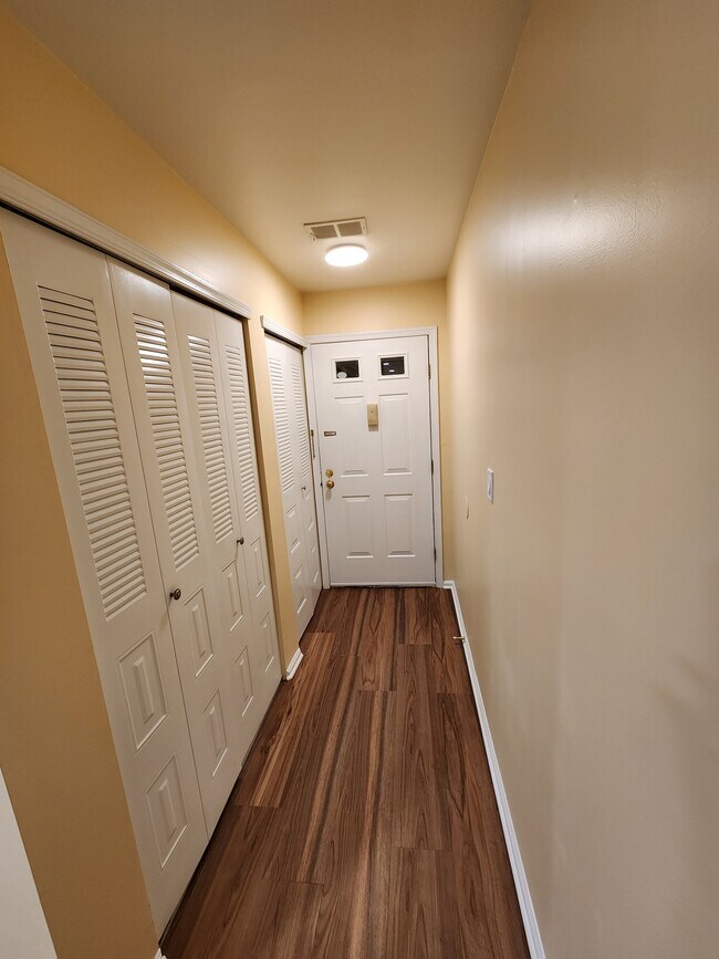 Building Photo - 33 Cypress Ct