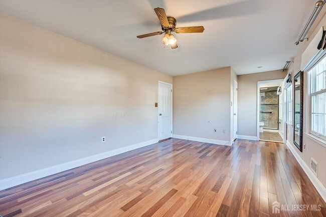 Building Photo - 15 Howell Ave