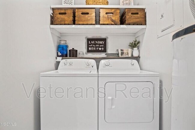 Building Photo - 313 Seal Ave