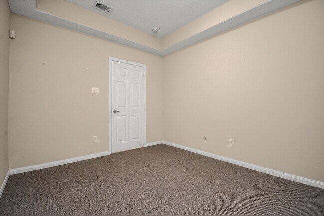 Building Photo - 1137 W 24th St