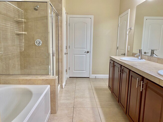 Building Photo - Summerlin South with Downstairs Master & C...